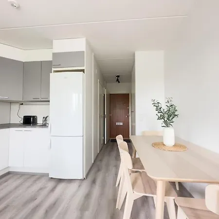 Hyvat Loylyt Ja Mahtavat Unet! Merenranta- Loistavat Yhteydet- 4 Nukkujaa! *