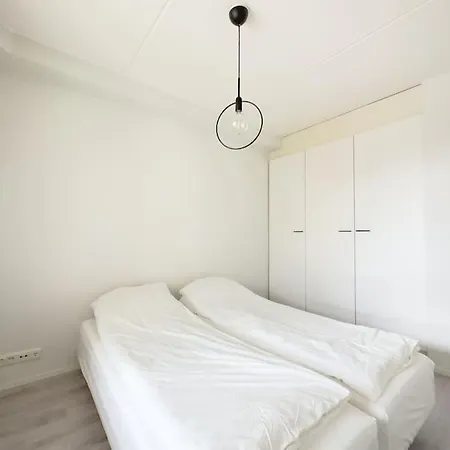 Hyvat Loylyt Ja Mahtavat Unet! Merenranta- Loistavat Yhteydet- 4 Nukkujaa! 赫尔辛基