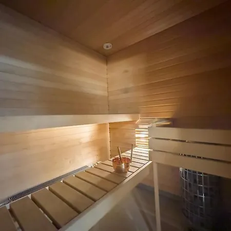 Hyvat Loylyt Ja Mahtavat Unet! Merenranta- Loistavat Yhteydet- 4 Nukkujaa! 赫尔辛基