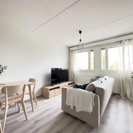 Hyvat Loylyt Ja Mahtavat Unet! Merenranta- Loistavat Yhteydet- 4 Nukkujaa!