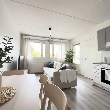 Hyvat Loylyt Ja Mahtavat Unet! Merenranta- Loistavat Yhteydet- 4 Nukkujaa!